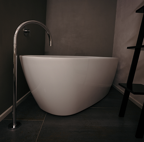 Dettaglio esterno e piscina vista dalle camere